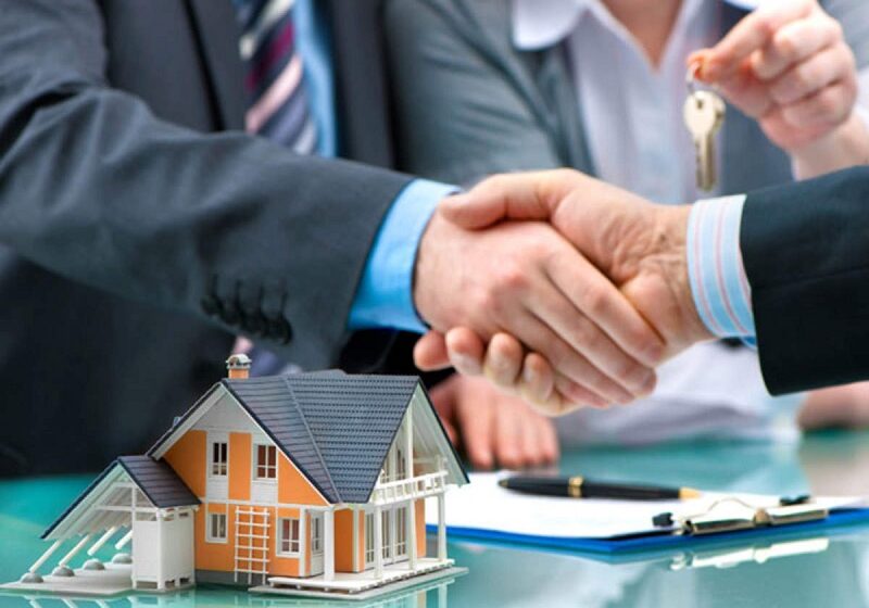 Who does a real estate agent do specifically in the real estate industry?