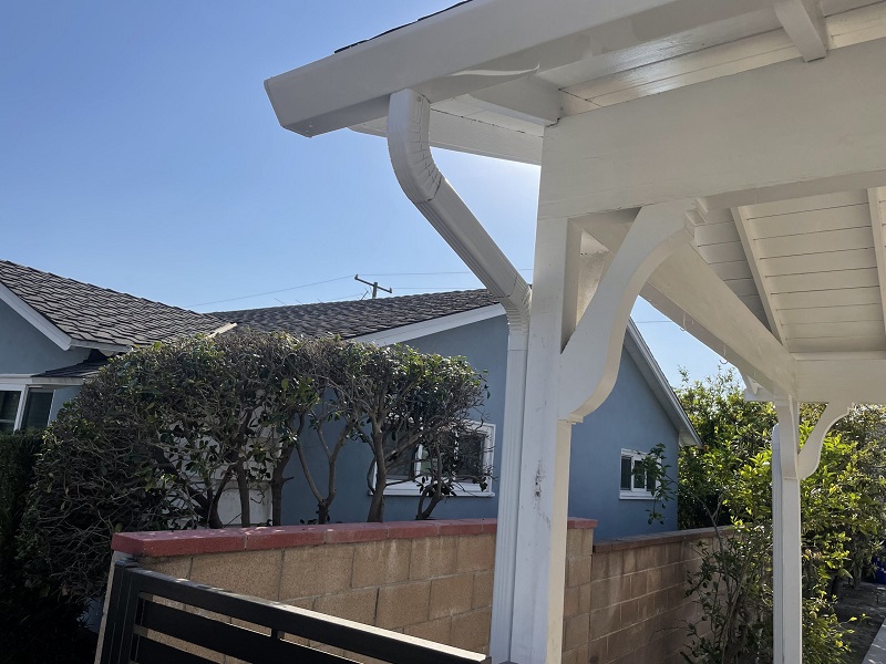 Need Rain Gutters Near Me in Woodland Hills and Yorba Linda CA? Here’s All You Should Know!