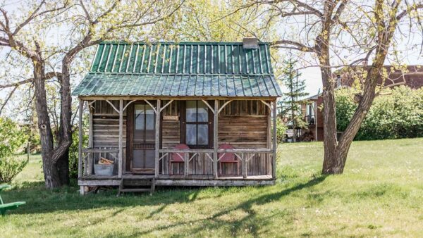 How to DIY Your Log Retreat on a Budget